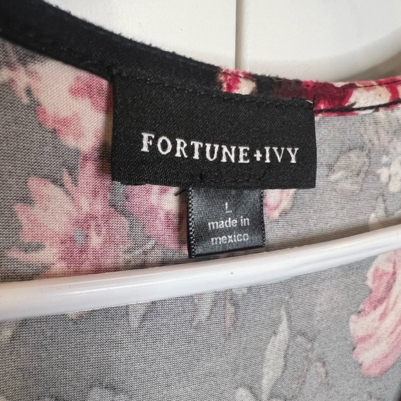 256. Fortune + Ivy Floral V-Neck High-Low Maxi Dress Large - Picture 3 of 5